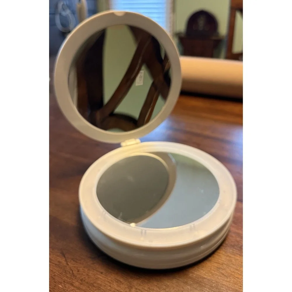 Mary Kay Double Make Up Mirrored Lighted Magnified Folding Mirror - READ DESC